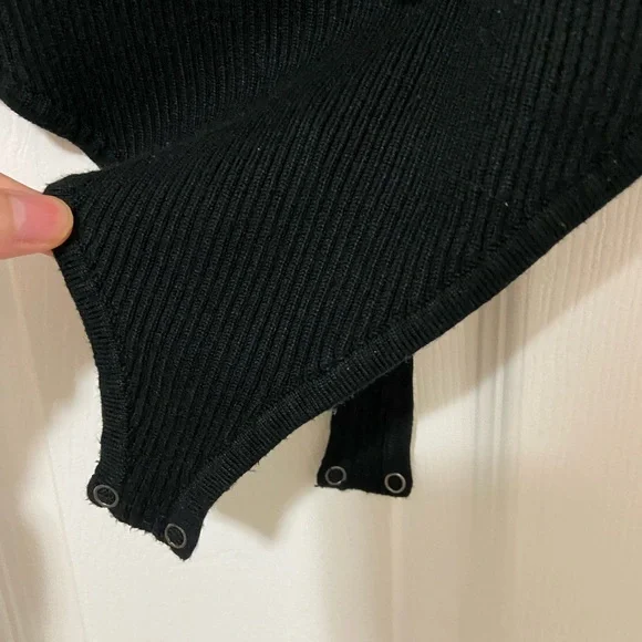 Abercrombie & Fitch Black Ribbed Long Sleeve Bodysuit - Picture 4 of 7